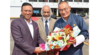 ঢাকায় ভুটানের প্রধানমন্ত্রীর যাত্রাবিরতি, স্বাগত জানালেন মন্ত্রী-প্রতিমন্ত্রী