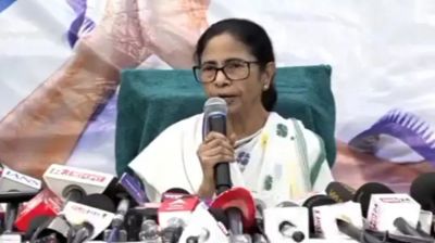 তৃণমূলের নাম-প্রতীক বদলে ক্ষুব্ধ মমতা, বললেন ‘গণতন্ত্রের কালো দিন’