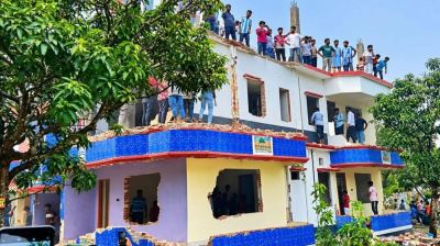 শিশু কলিকে ধর্ষণ ও হত্যায় অভিযুক্তের বাড়ি গুঁড়িয়ে দিল বিক্ষুব্ধ জনতা