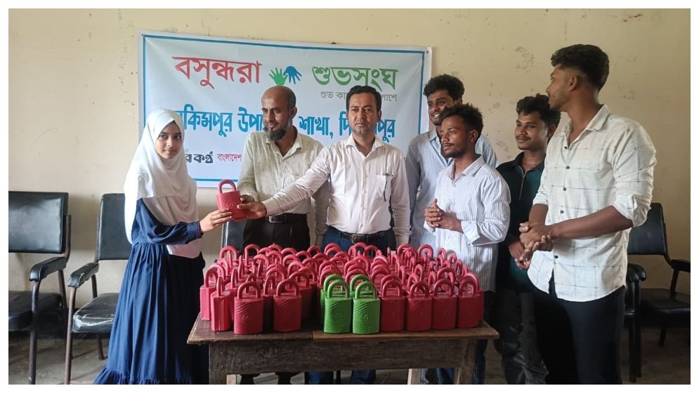 শিক্ষার্থীদের মাঝে সঞ্চয়ের অভ্যাস গড়তে হাকিমপুরে শুভসংঘের উদ্যোগ