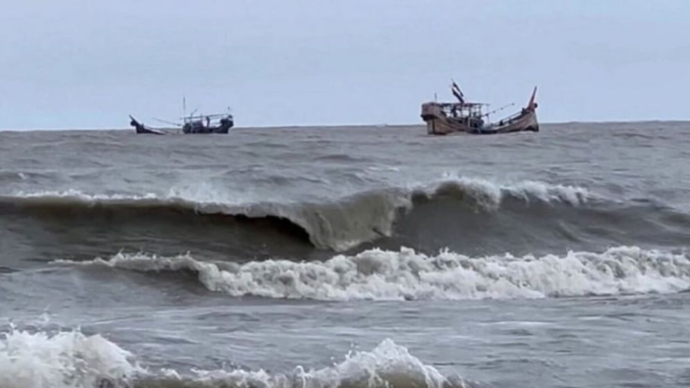 সুস্পষ্ট লঘুচাপটি নিম্নচাপে রূপ নিতে পারে, বাড়তে পারে বৃষ্টি