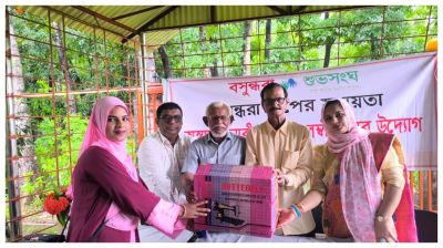 নেত্রকোনায় বসুন্ধরা শুভসংঘের সেলাই মেশিন পেলেন ২০ নারী