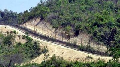 তুমব্রু সীমান্তে ট্রাকভর্তি ওষুধসহ আটক ৩