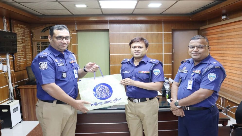 লক্ষ্মীপুরে পুলিশ হেডকোয়ার্টার্সের কর্মকর্তাদের বিভিন্ন দপ্তর পরিদর্শন
