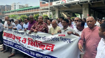 পরিকল্পিত নৈরাজ্যের প্রতিবাদে রিজভীর নেতৃত্বে বিএনপির বিক্ষোভ