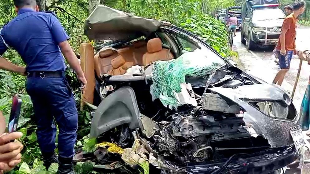 গোপালগঞ্জে বাস-প্রাইভেটকারের মুখোমুখি সংঘর্ষ, নিহত ২
