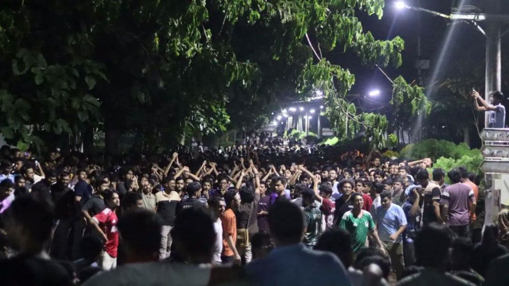 দ্বিতীয় দিনেও চুয়েটে ‘কমপ্লিট শাটডাউন’ কর্মসূচি