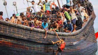 টেকনাফে রোহিঙ্গাবাহী নৌকা ডুবে নারী-শিশুসহ নিহত ২