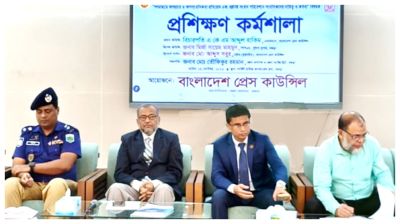 আইনি কাঠামোর মধ্যেই সংবাদকর্মীদের অধিকার আদায় করতে হবে: বিচারপতি হাকিম