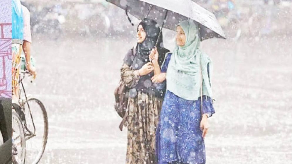 বদলাচ্ছে আবহাওয়া, দুপুরের আগেই ঢাকায় বজ্রসহ বৃষ্টির আভাস