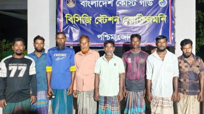 বঙ্গোপসাগরে ৫ দিন ধরে ভাসতে থাকা ৮ জেলেকে জীবিত উদ্ধার