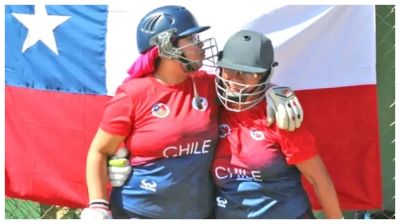 ৭০ বছরে অভিষেক, নাতনির নেতৃত্বে খেললেন দাদি