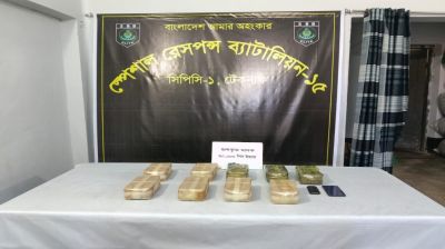 টেকনাফে সাবেক নারী কাউন্সিলরের বাড়ি থেকে ৯০ হাজার ইয়াবাসহ আটক ৩
