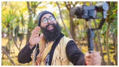 ভ্লগারদের হাসির আড়ালে কী লুকিয়ে আছে