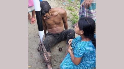 চুরির অপবাদে বাবাকে খুঁটিতে বাঁধল জনতা, মেয়ে এসে খাইয়ে দিল চা-রুটি