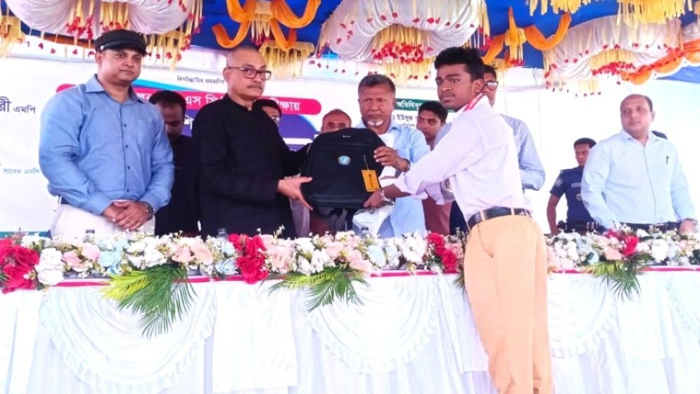 চাঁপাইনবাবগঞ্জে  জিপিএ-৫ প্রাপ্ত ১২০০ শিক্ষার্থীকে সংবর্ধনা