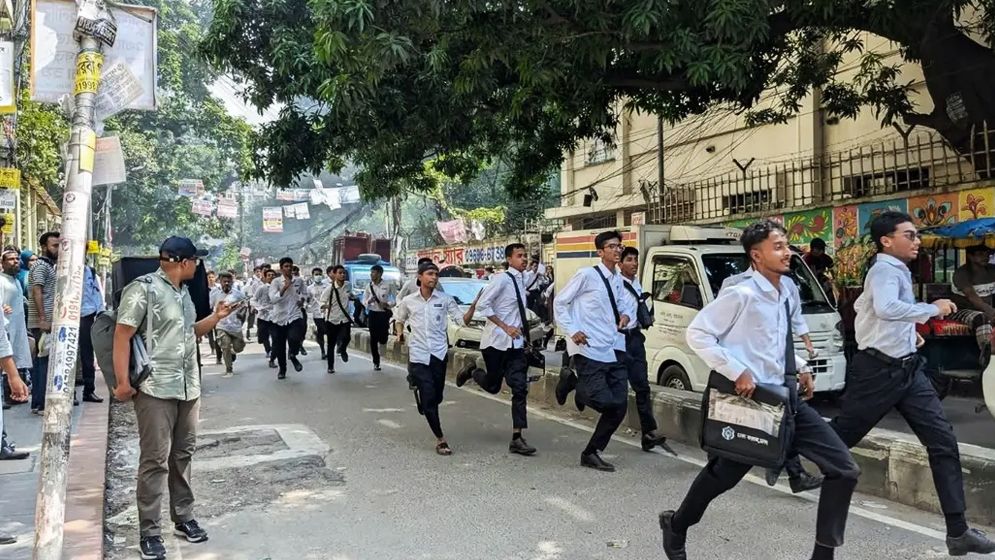 সায়েন্সল্যাবে ঢাকা কলেজ-আইডিয়াল কলেজ শিক্ষার্থীদের সংঘর্ষ