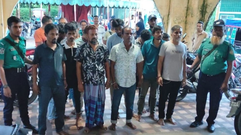 বরিশালে গোপন বৈঠক থেকে নিষিদ্ধ আ. লীগের ১২ নেতাকর্মী আটক