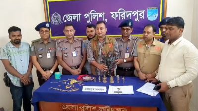 মাটিতে পুঁতে রাখা কোটি টাকার কষ্টিপাথরের মূর্তি উদ্ধার, মা-ছেলেসহ গ্রেপ্তার ৪