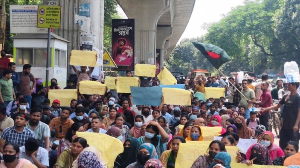 নিয়োগপত্রের দাবিতে শাহবাগে অবস্থান প্রাথমিকের নিয়োগবঞ্চিত প্রার্থীদের