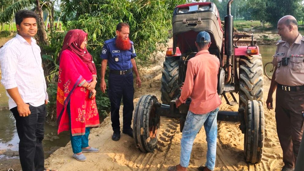 জামালপুরে কৃষিজমি থেকে অবৈধভাবে মাটি উত্তোলন, ৫০ হাজার টাকা জরিমানা