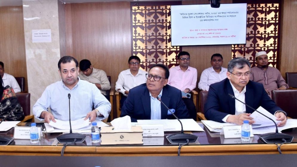 সাংবাদিক গ্রেপ্তারের আগে আদালতের অনুমতির প্রস্তাব, আমলে নেবে সরকার