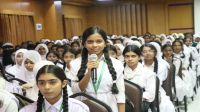 গোপালগঞ্জে ৪৫০ নারী শিক্ষার্থীকে নিয়ে ডিসির বিজ্ঞানবিষয়ক সংলাপ