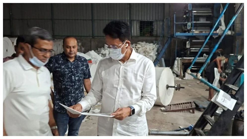 পাঠ্যবইয়ের মান যাচাইয়ে মধ্যরাতে ছয় প্রেসে শিক্ষামন্ত্রী