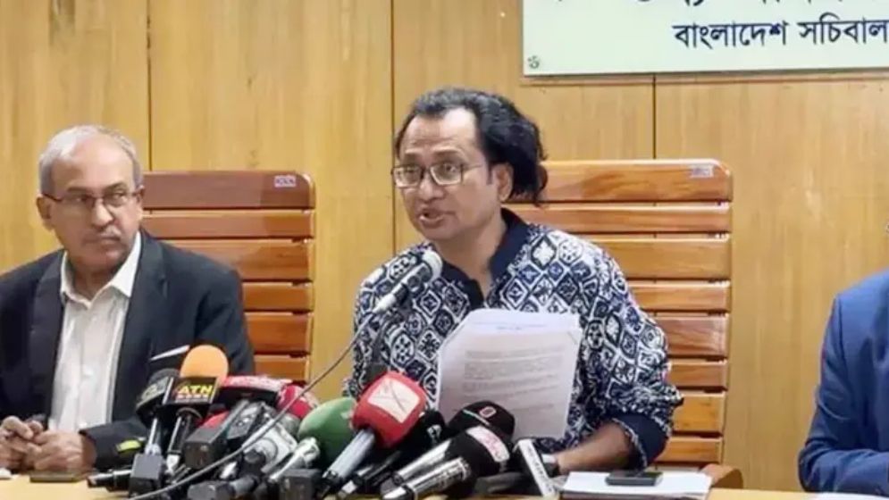 অন্তর্বর্তী সরকারের তুলনায় এখন নৈরাজ্য কমেছে: তথ্য উপদেষ্টা