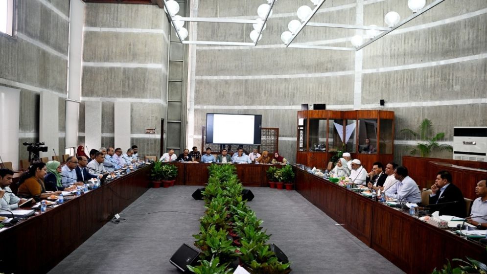 জ্বালানির দাম সহনীয় রাখতে বাস্তবসম্মত পরিকল্পনার নির্দেশ সংসদীয় কমিটির