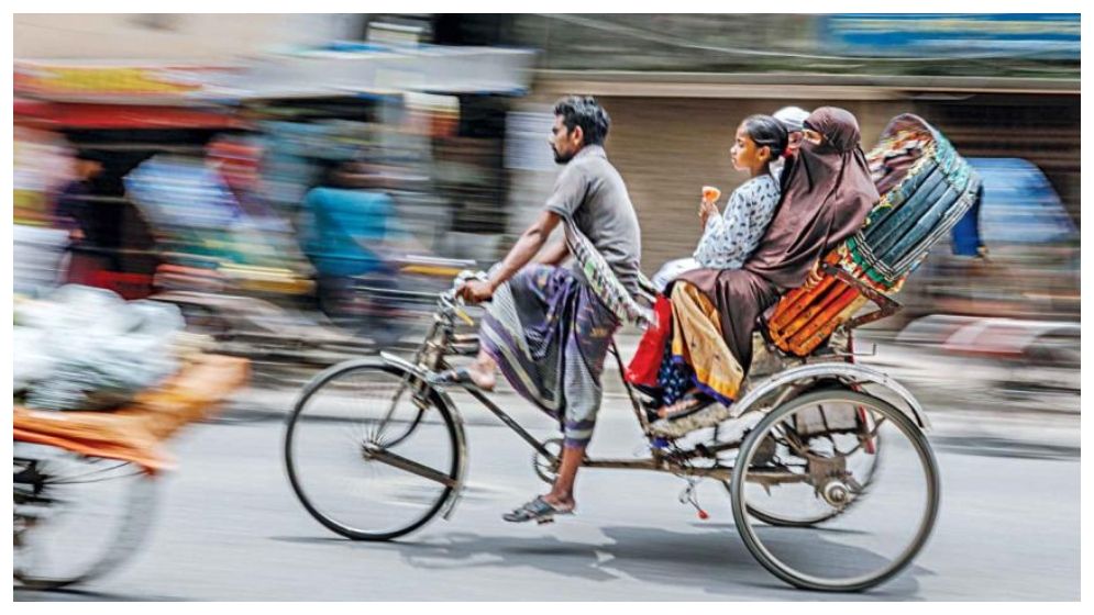 বাসের হেলপাররা রিকশাকে কেন ‘টেসলা’ বলেন