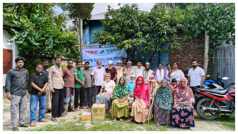 বৃদ্ধাশ্রমে প্রবীণদের বিনামূল্যে ওষুধ দিল বসুন্ধরা শুভসংঘ