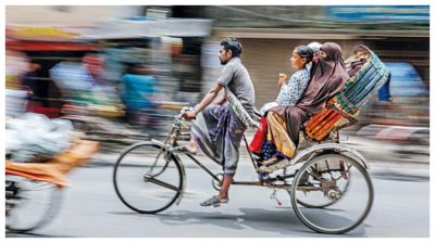 বাসের হেলপাররা রিকশাকে কেন ‘টেসলা’ বলেন