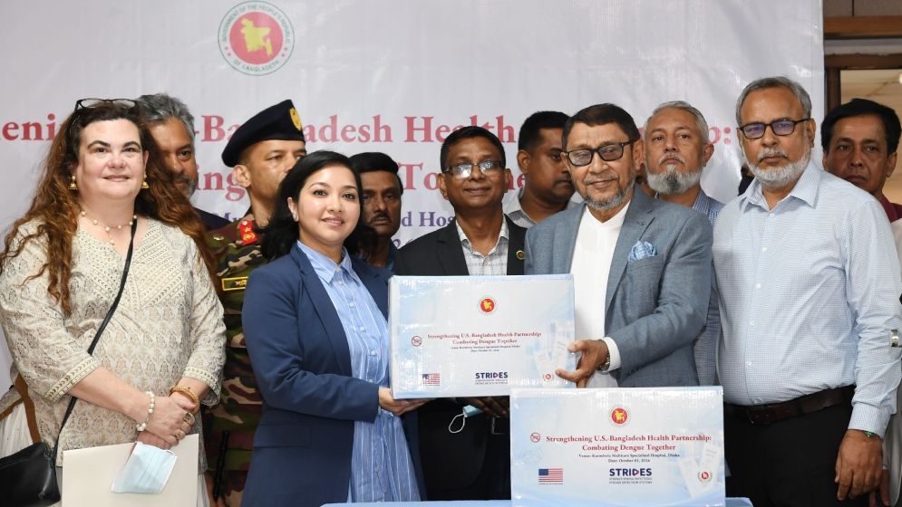 ডেঙ্গু শনাক্তে ৫ লাখ কিট দিল যুক্তরাষ্ট্র, দ্রুত হাসপাতালে পৌঁছে দেওয়ার নির্দেশ