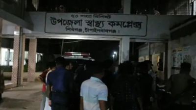 চাঁপাইনবাবগঞ্জে গরুবোঝাই ভটভটি উল্টে বাবা-ছেলেসহ নিহত ৩