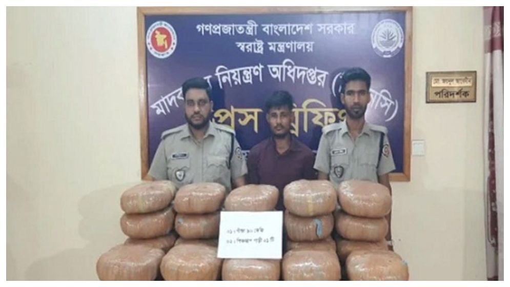 বরিশালে ৯০ কেজি গাঁজাসহ আটক ১, পিকআপ জব্দ