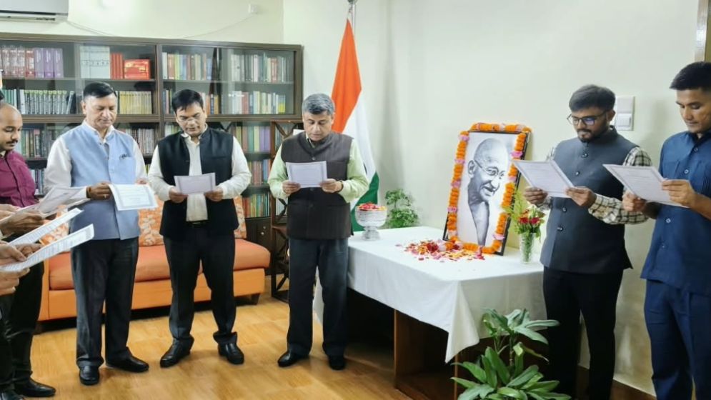 গান্ধীর জন্মবার্ষিকীতে খুলনায় শ্রদ্ধা নিবেদন