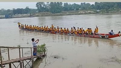 মানিকগঞ্জের ঐতিহ্যবাহী কালীগঙ্গা নদীতে নৌকা বাইচ অনুষ্ঠিত