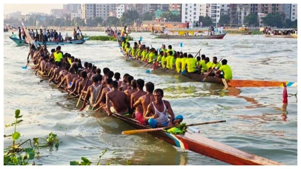 রূপগঞ্জে বৈঠার ছন্দে ফিরল ১৫ বছরের হারানো উৎসব