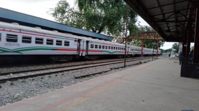 খুলনায় রূপসা এক্সপ্রেসের দুই বগি লাইনচ্যুত, ট্রেন চলাচলে বিঘ্ন