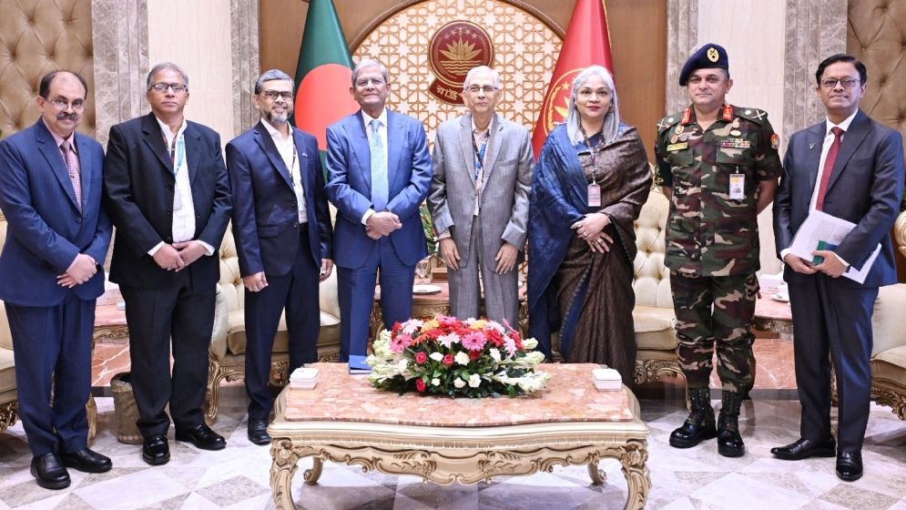 রাষ্ট্রপতির সঙ্গে ইস্ট ওয়েস্ট ইউনিভার্সিটির প্রতিনিধিদলের সৌজন্য সাক্ষাৎ
