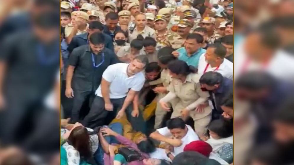 বিক্ষোভ থেকে আবারও আটক রাহুল-প্রিয়াঙ্কা গান্ধী