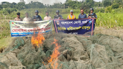 লক্ষ্মীপুরে ১২ জেলে আটক, জাল জব্দ