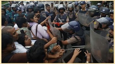 এনসিটি ডিপি ওয়ার্ল্ডকে দেওয়ায় রাজধানীতে বিক্ষোভ, পুলিশের লাঠিচার্জের অভিযোগ