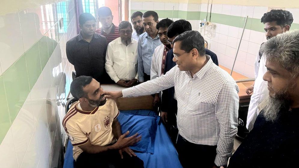 অসুস্থ খান সাইফুলকে দেখতে হাসপাতালে ডা. বিটু