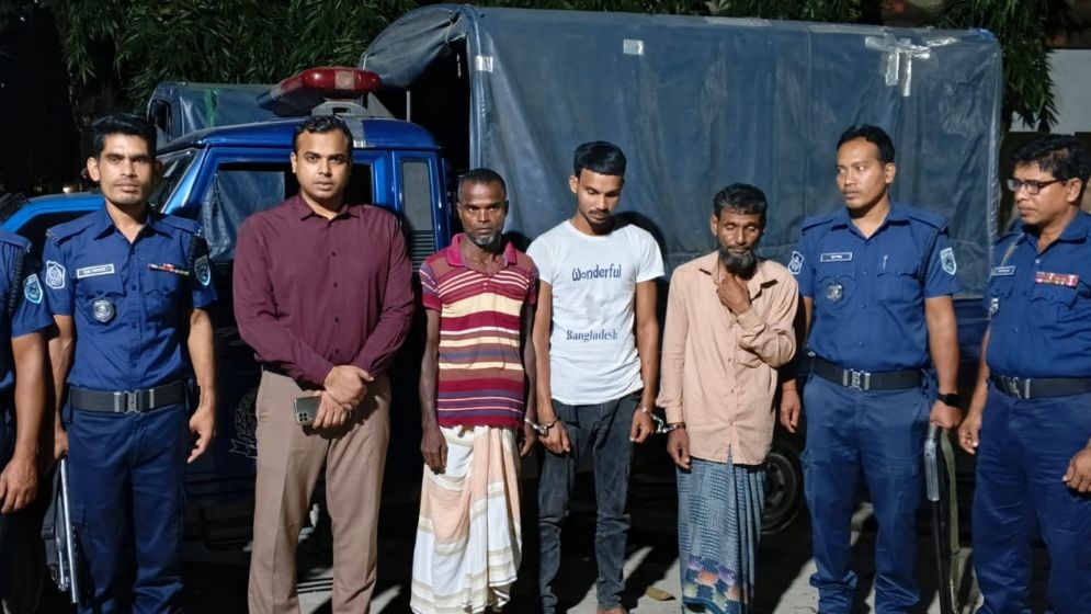 তারাগঞ্জে গাঁজা সেবনের দায়ে তিনজনের কারাদণ্ড