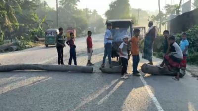 লক্ষ্মীপুরে ট্রাকচাপায় ভ্যানচালক নিহত, সড়ক অবরোধ