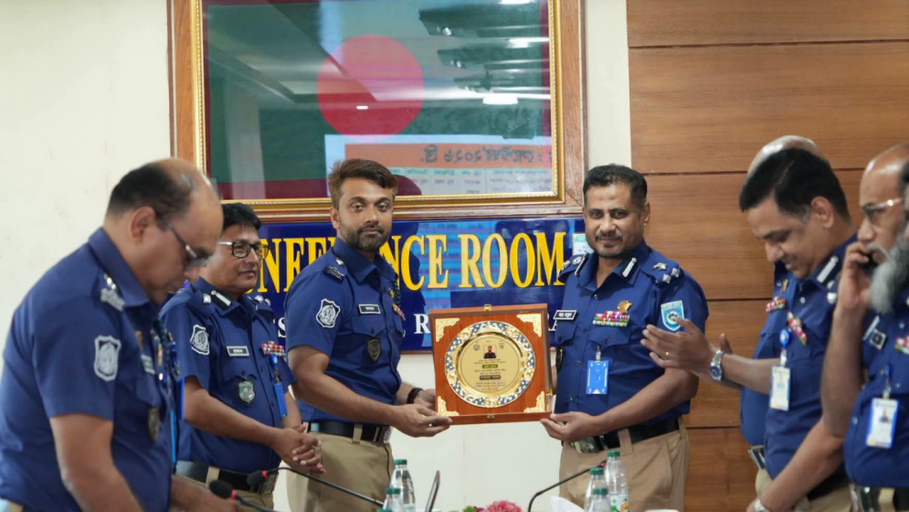 রংপুর রেঞ্জের শ্রেষ্ঠ পুলিশ সুপার নীলফামারির ফরহাদ হোসেন খাঁন