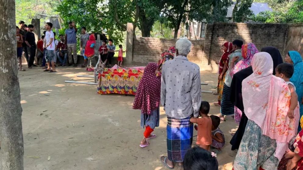 দাউদকান্দিতে গাড়িচাপায় প্রাণ গেল স্বামী-স্ত্রীর