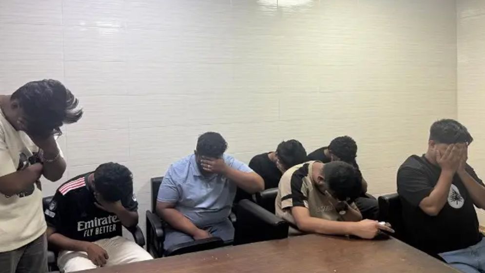 রাজধানীতে বার ও হোটেলে অভিযান, মিলল অনিয়ম